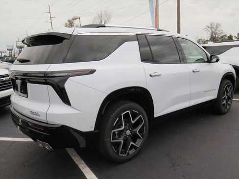 New 2026 Chevrolet Traverse High Country image 3