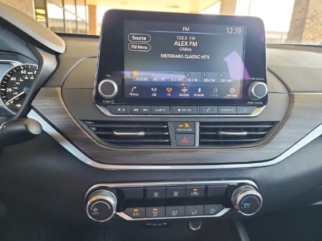 Used 2025 Nissan Altima 2.5 SV FWD image 17