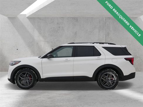 Used 2025 Ford Explorer ST image 5