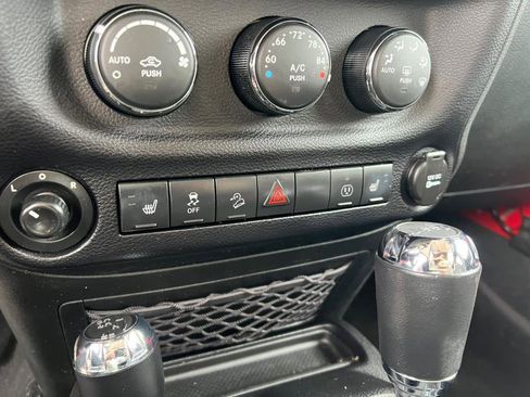 Used 2015 Jeep Wrangler Unlimited Sahara w/ Dual Top Group AWD/4WD image 20