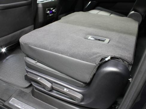 Used 2025 GMC Yukon XL Denali AWD/4WD image 68