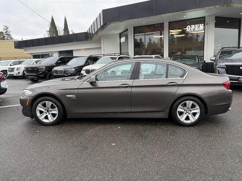 Used 2012 BMW 528i xDrive Sedan AWD/4WD image 2