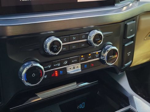 Used 2024 Ford F250 Lariat w/ Lariat Ultimate Package AWD/4WD image 14