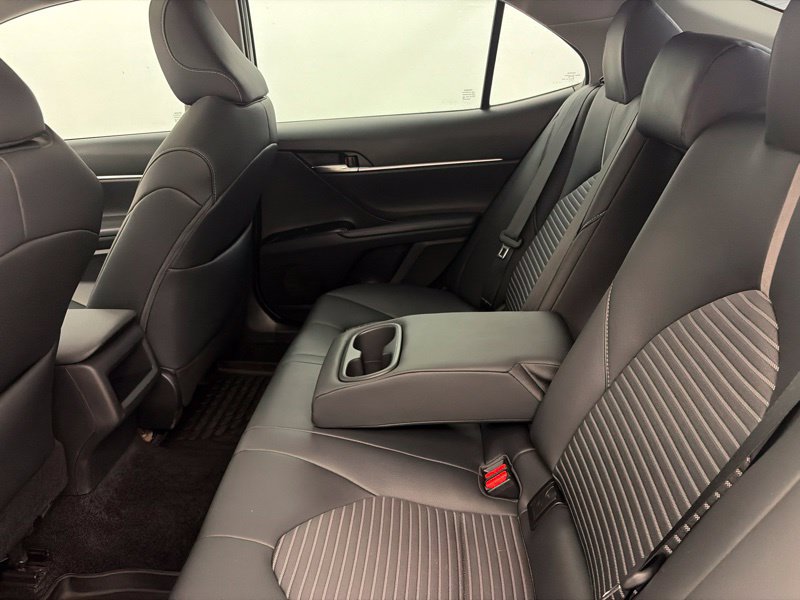 Used 2018 Toyota Camry SE w/ Moonroof Package FWD image 14