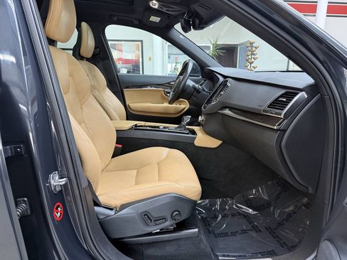 Used 2016 Volvo XC90 T6 Momentum w/ Momentum Plus Package AWD/4WD image 18