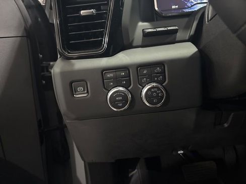 Used 2025 GMC Sierra 2500 AT4X image 14