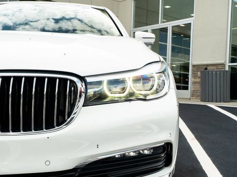 Used 2018 BMW 740i RWD image 4
