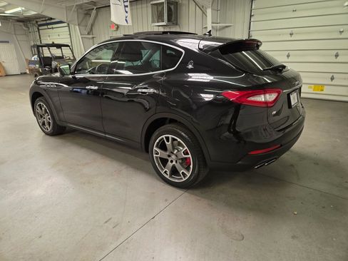 Used 2017 Maserati Levante AWD/4WD image 4