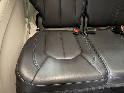 Used 2021 Chrysler Pacifica Touring-L FWD image 26