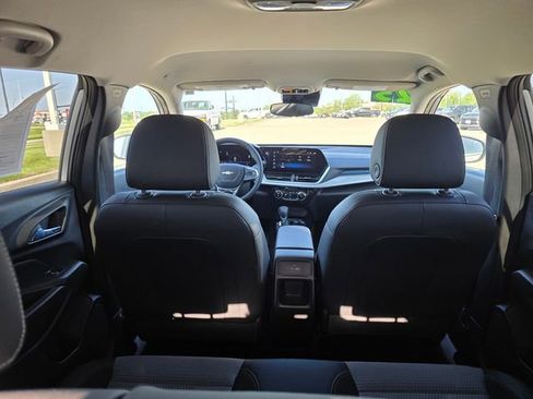 Used 2025 Chevrolet Trax LT w/ LT Convenience Package FWD image 19