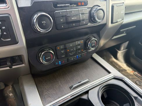 Used 2020 Ford F250 Lariat w/ Lariat Ultimate Package AWD/4WD image 10