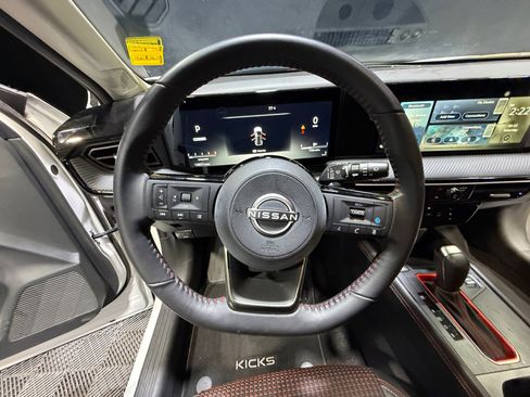 Used 2025 Nissan Kicks SR FWD image 9