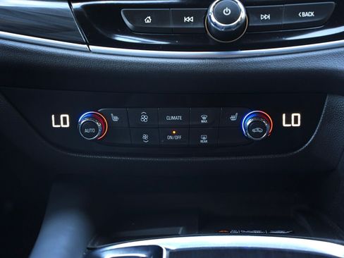 Used 2022 Buick Enclave Essence w/ Sport Touring Edition image 23