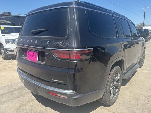 Used 2022 Jeep Wagoneer Series III w/ Flexible Seating Group image 13