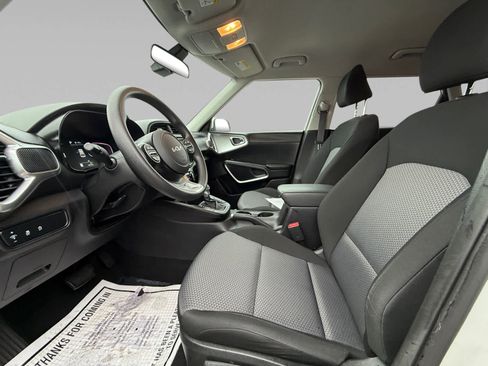 Used 2023 Kia Soul LX image 9