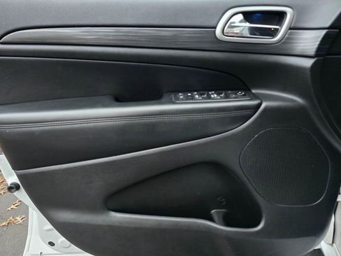 Used 2019 Jeep Grand Cherokee Altitude image 26