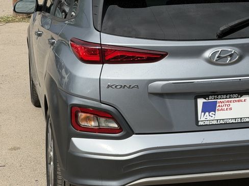 Used 2021 Hyundai Kona Limited w/ Cargo Package FWD image 12