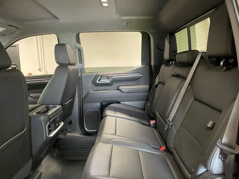 Used 2022 GMC Sierra 1500 SLT w/ SLT Premium Plus Package AWD/4WD image 17