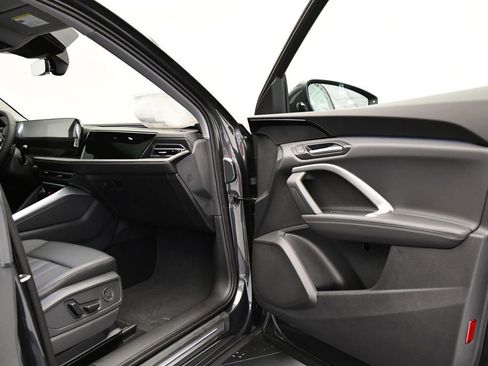 Used 2025 Audi Q5 Premium w/ Convenience Package image 45