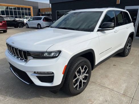 Certified 2025 Jeep Grand Cherokee Limited image 3