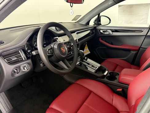 New 2026 Porsche Macan image 4