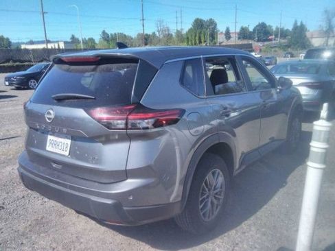 Used 2024 Nissan Rogue S AWD/4WD image 2
