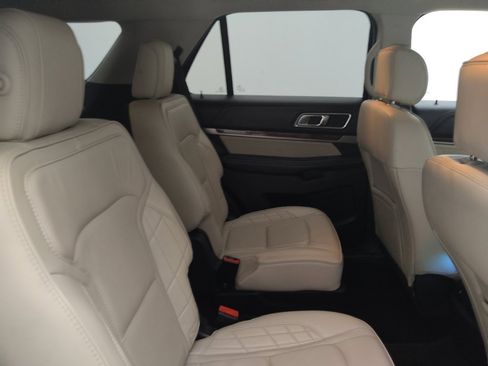 Used 2017 Ford Explorer Platinum AWD/4WD image 19