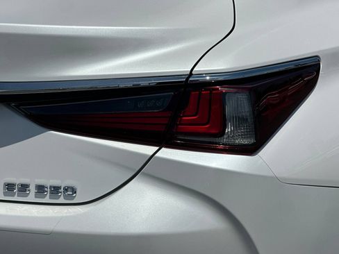 Used 2022 Lexus ES 350 w/ Accessory Package 2 FWD image 25