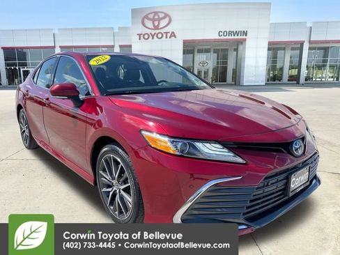 Used 2022 Toyota Camry XLE w/ Navigation Upgrade Package FWD image 1