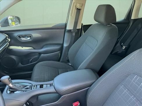Used 2024 Honda HR-V LX image 9