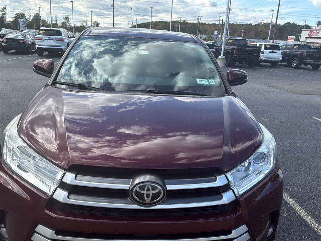 Used 2017 Toyota Highlander Plus AWD/4WD image 5