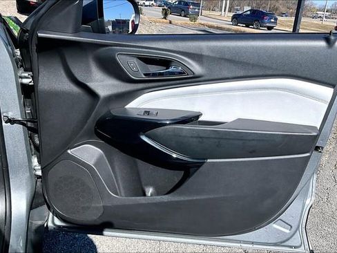 Used 2025 Chevrolet Trax LT w/ LT Convenience Package image 25