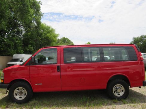 Used 2003 Chevrolet Express 2500 Passenger w/ LS Preferred Equipment Group RWD image 8
