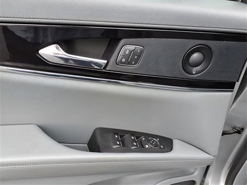 Used 2021 Lincoln Nautilus Reserve image 18