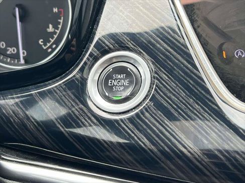 Used 2024 Cadillac XT6 Premium Luxury AWD/4WD image 33