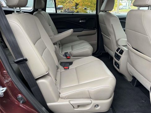 Used 2022 Honda Pilot Touring image 14