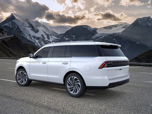 New 2025 Lincoln Navigator Reserve image 4