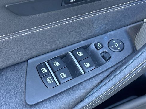 Used 2023 BMW 530e w/ Executive Package image 12