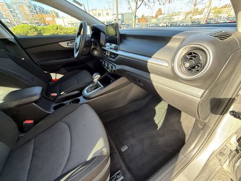 Used 2023 Kia Forte LXS image 40
