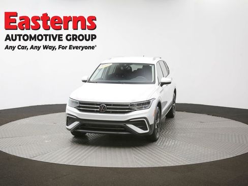 Used 2024 Volkswagen Tiguan SE image 53