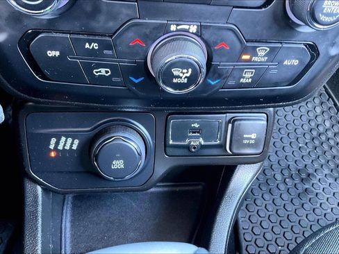 Used 2022 Jeep Renegade Latitude image 20