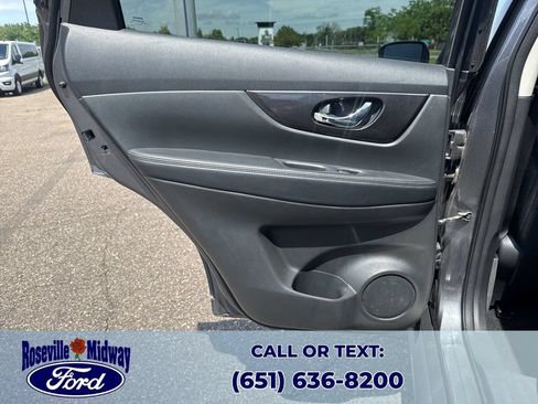 Used 2018 Nissan Rogue SV w/ Premium Package AWD/4WD image 30