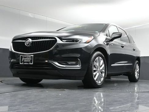 Used 2020 Buick Enclave Premium w/ Sun and Sites Package AWD/4WD image 40