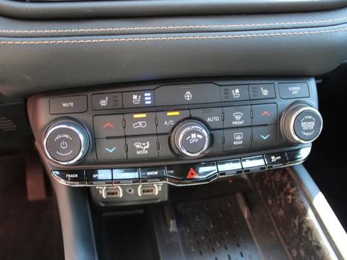 Used 2025 Dodge Durango R/T AWD/4WD image 25