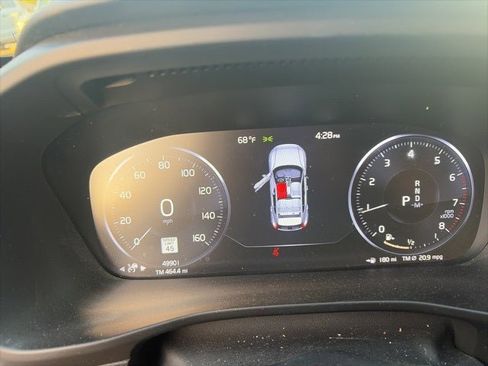 Used 2019 Volvo XC40 T5 Momentum image 9