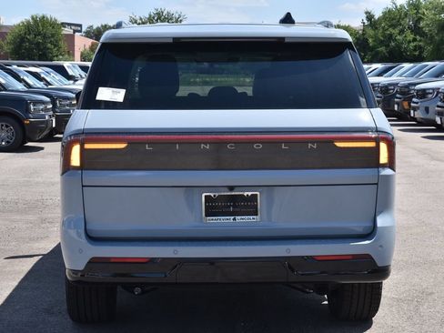 New 2026 Lincoln Navigator L Reserve w/ Jet Appearance Package AWD/4WD image 8