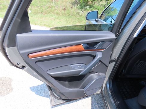 Used 2023 Audi Q5 2.0T Premium w/ Convenience Package AWD/4WD image 30