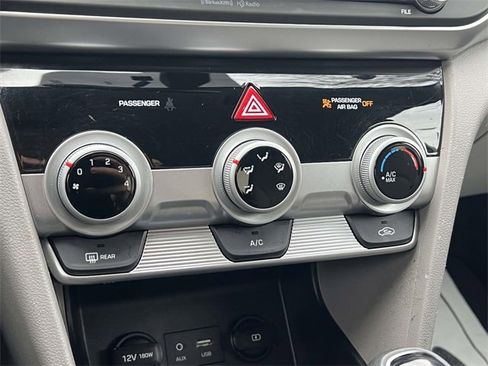 Used 2019 Hyundai Elantra SEL image 29