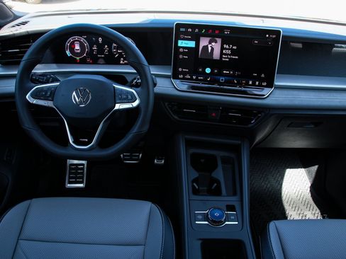 New 2026 Volkswagen Tiguan SE R-Line FWD image 24