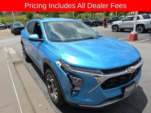 Used 2025 Chevrolet Trax LT w/ Driver Confidence Package FWD image 9